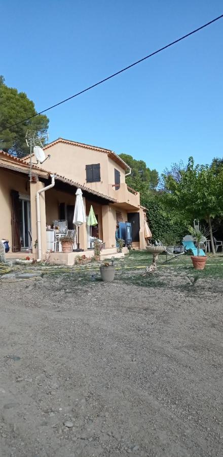 مبيت وإفطار Villelaure Les Cigales المظهر الخارجي الصورة